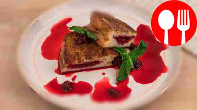 Гренки с ягодами