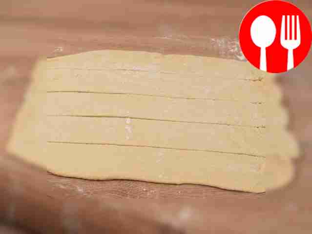 Cut the dough into strips 2 cm wide.