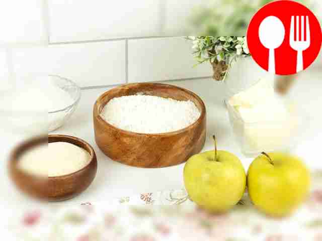 Подготовьте все ингредиенты: помойте яблоки и...