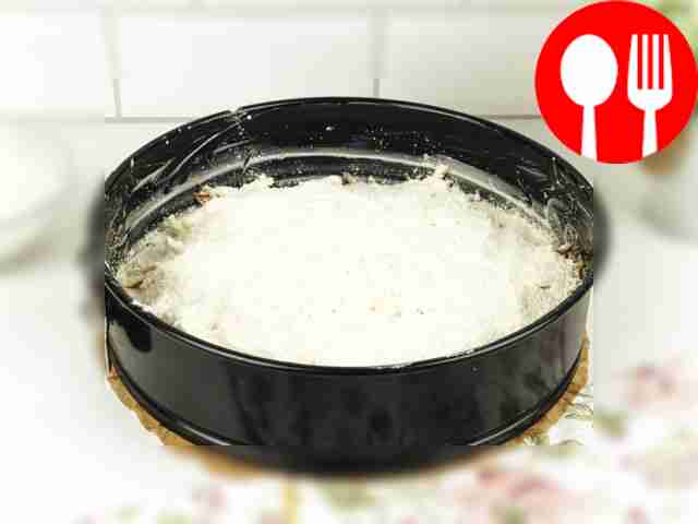 Добавьте вторую порцию сухой смеси из муки,...