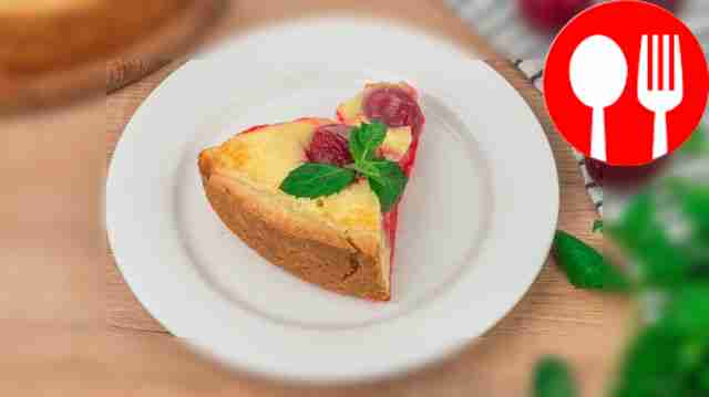 Jellied pie with plums