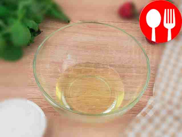 Отделите белки от желтков и взбейте их...