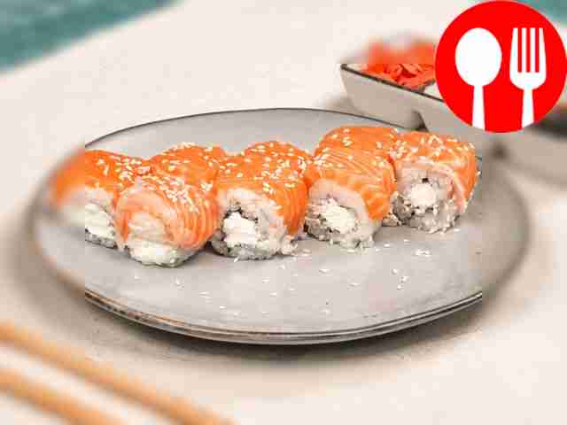 Philadelphia roll with smoked salmon