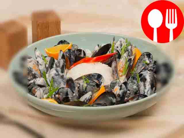 Mussels in cream sauce with wine