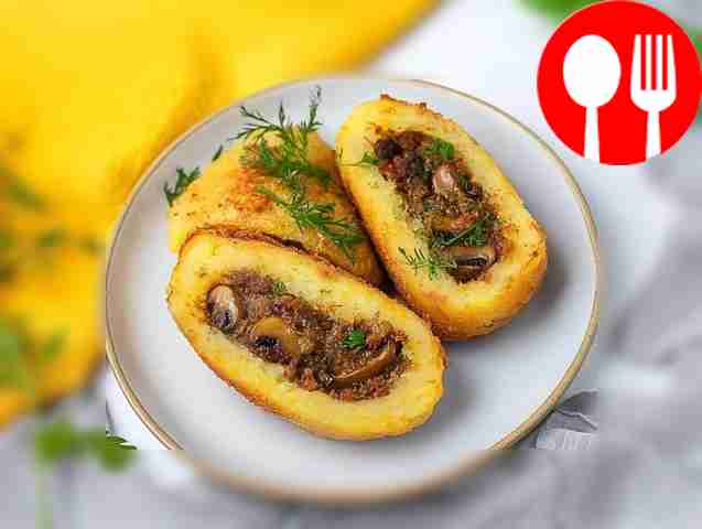 Картофельный рулет с фаршем и грибами
