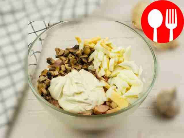 In a deep salad bowl, combine cheese, smoked...