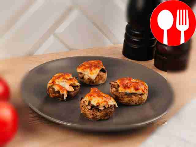 Грибы, фаршированные курицей и сыром