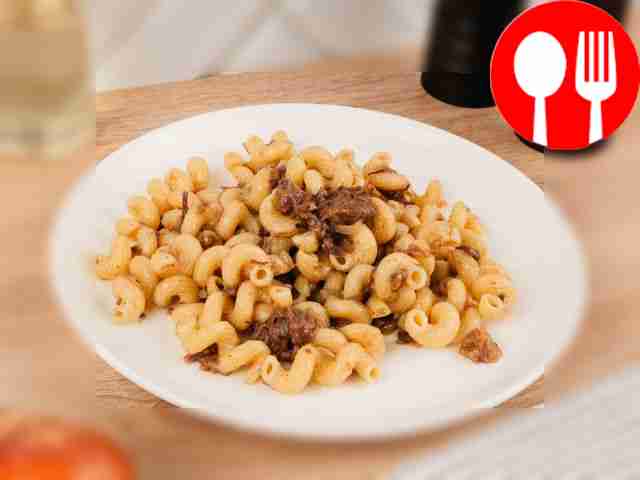Макароны с тушенкой
