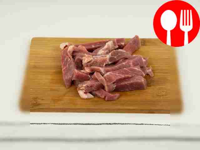 Cut the beef into small pieces.