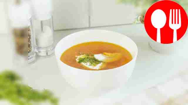 Beetroot soup with chicken