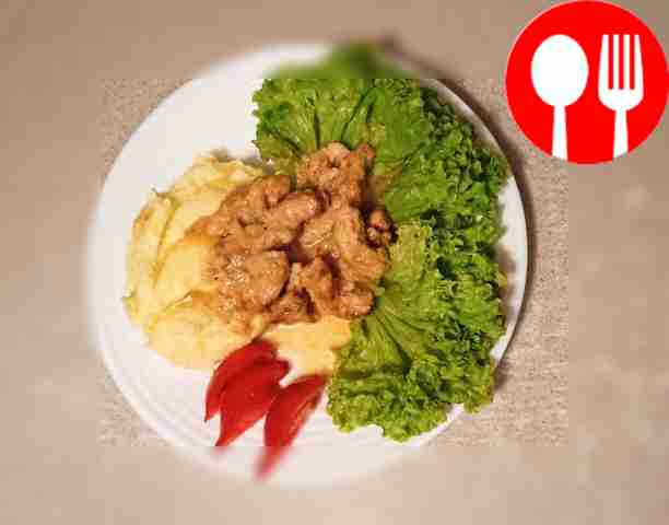 Pork beef stroganoff with sour cream and nutmeg