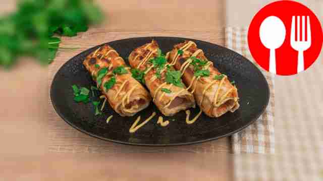 Sausages in pita bread with cheese