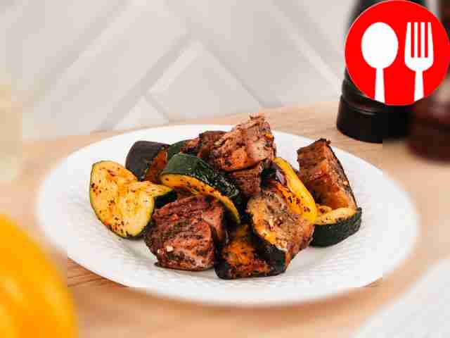 Turkey skewers with vegetables in the oven