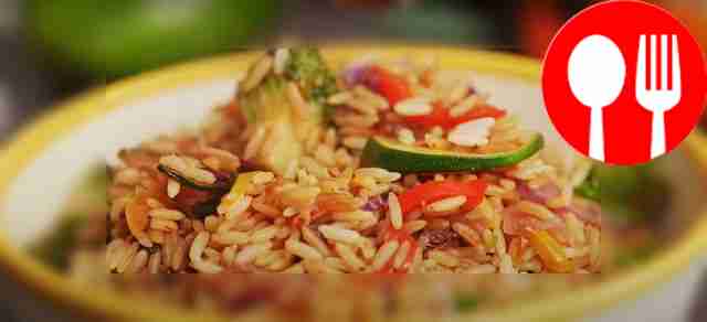 Жареный рис с овощами