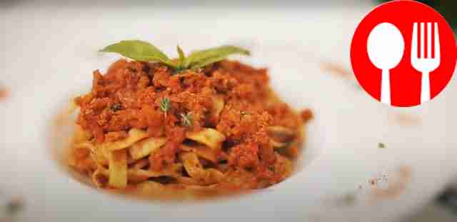 Домашние фетучини в соусе болоньезе