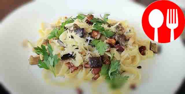 Pasta with wild mushrooms and eggplants