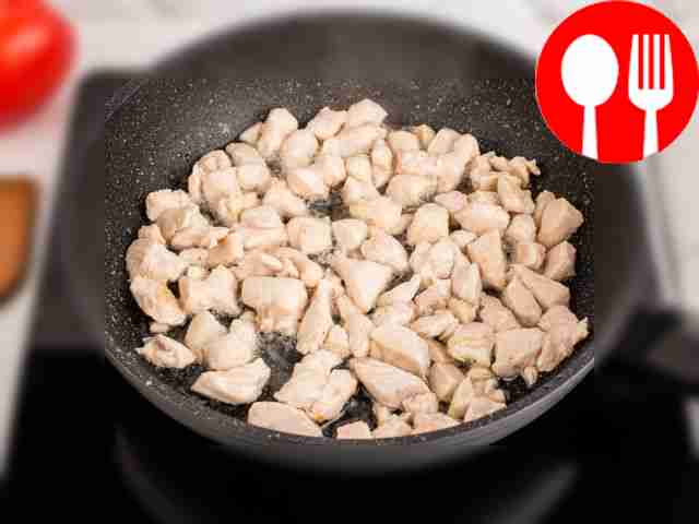 Налейте немного растительного масла и хорошо...