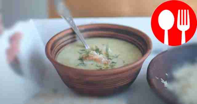 Vegetable cream soup with shrimp
