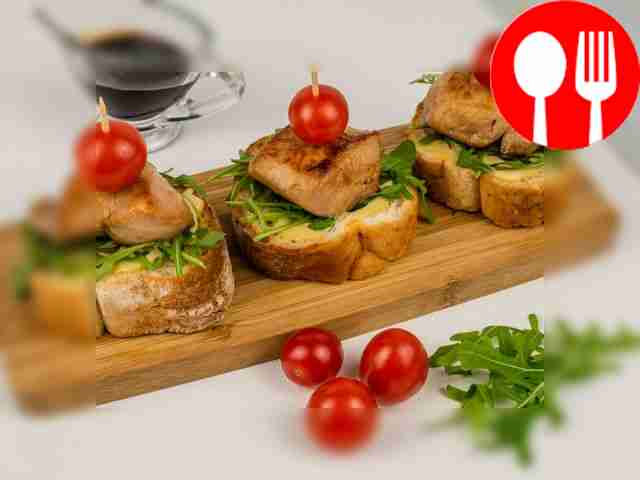 Bruschetta with fried chicken and arugula