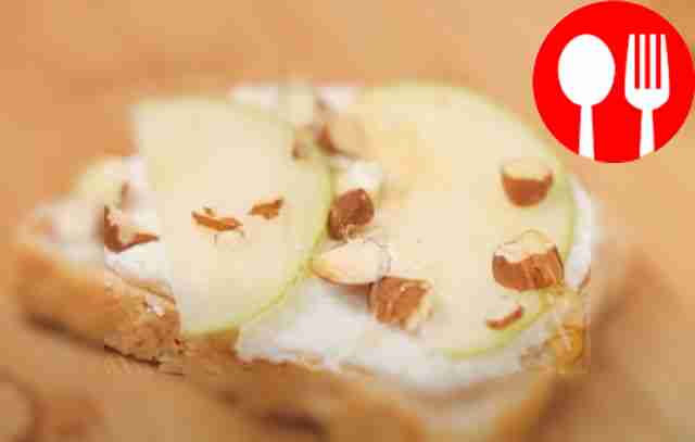 Сладкий бутерброд с грушей