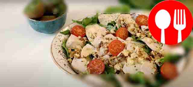 Hearty salad with yogurt dressing