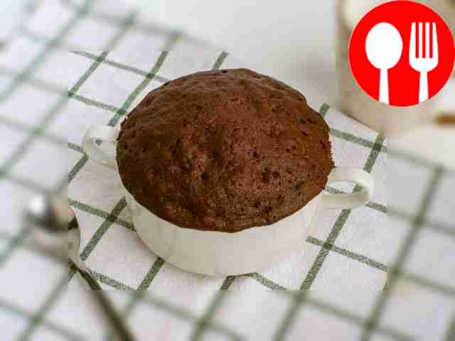 Serve the cake dusted with powdered sugar.