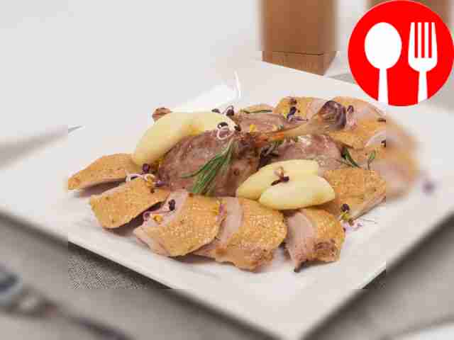 Duck baked with apples