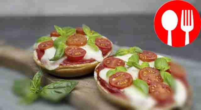 Hot sandwiches with tomatoes