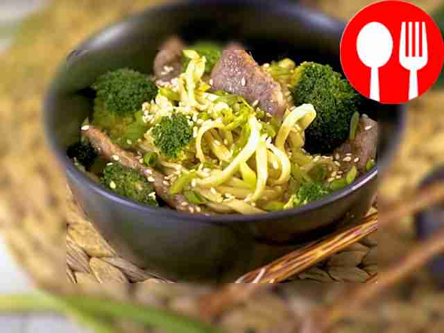 Noodles with broccoli and beef