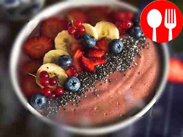 Strawberry smoothie bowl
