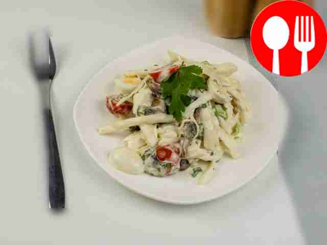 Свежий салат с перепелиными яйцами