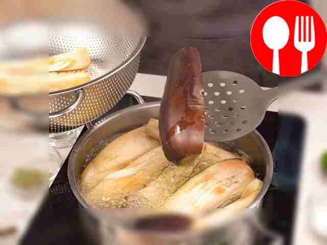 Баклажаны подготовьте. Разрежьте их вдоль на...