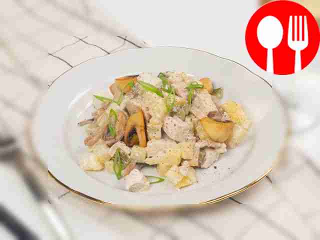 Салат с курицей, грибами и маринованным огурцом Salad with chicken, mushrooms and pickled cucumber