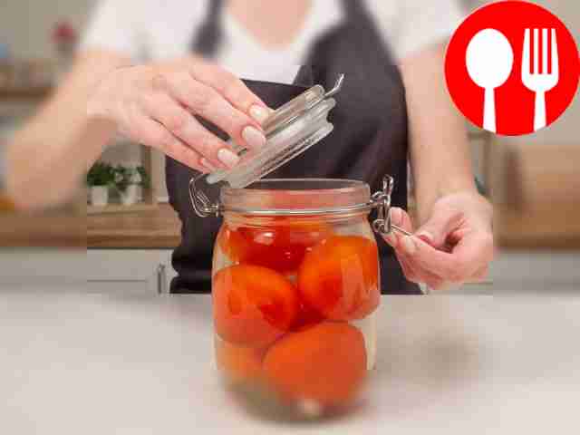 Завершите приготовление: аккуратно слейте...