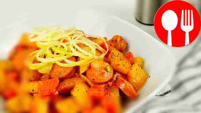 Тушеная картошка с сосиками