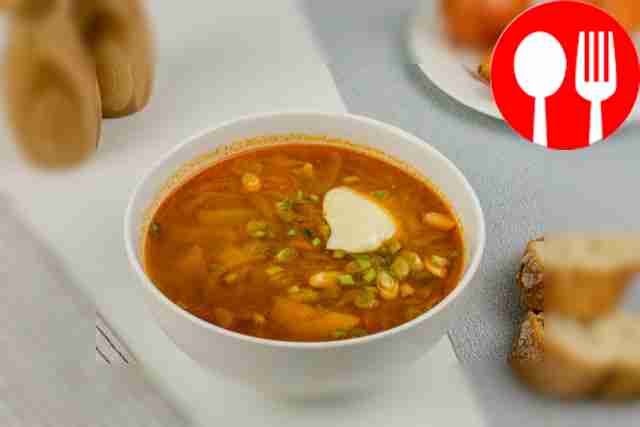 Sauerkraut cabbage soup with chicken