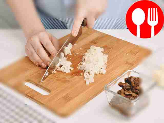 Chop the onion into small cubes.