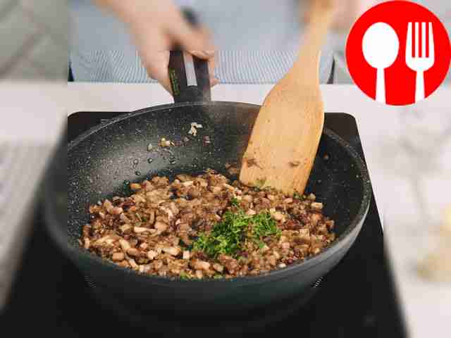 2 minutes before the end, add chopped herbs and stir.