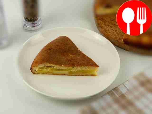 Jellied pie with potatoes on sour cream