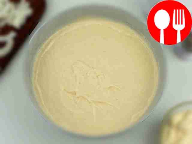 Хорошо вымешайте тесто, чтобы не осталось комочков.