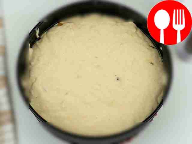 Покройте начинку оставшимся тестом и...