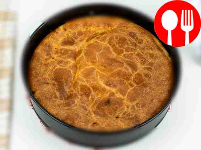 Готовый пирог должен иметь ровную золотистую...