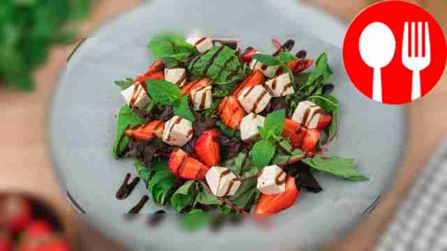 Salad with strawberries and feta cheese