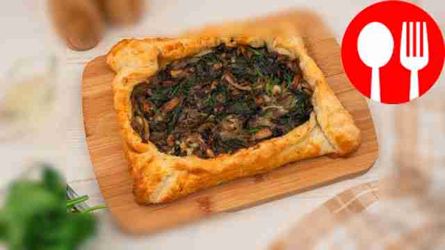 Слоеный пирог с грибами