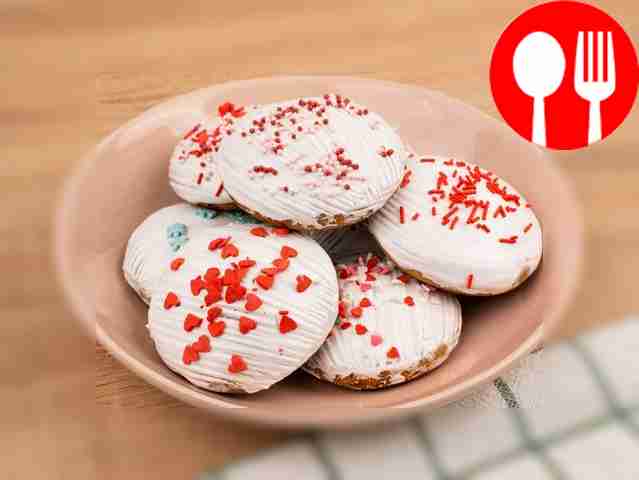 Place the gingerbread on a beautiful plate....