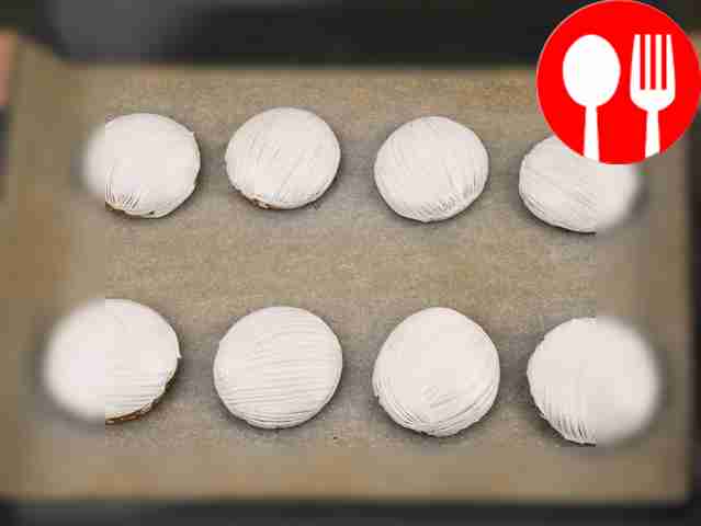 To give sour cream gingerbread a more...