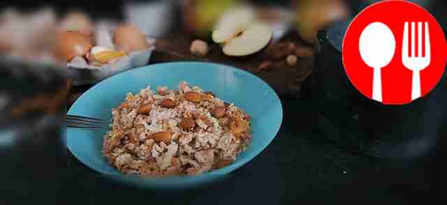 Baked oatmeal with almonds