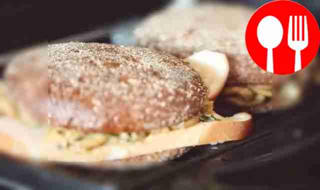 Сэндвич гриль с грибами и сыром