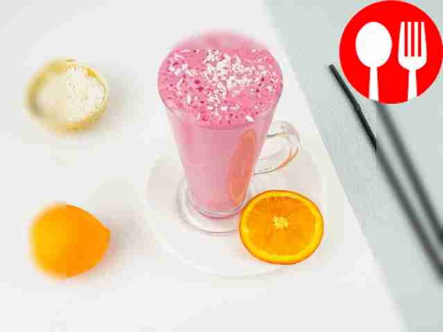 Молочный коктейль с вишней, пломбиром и мёдом