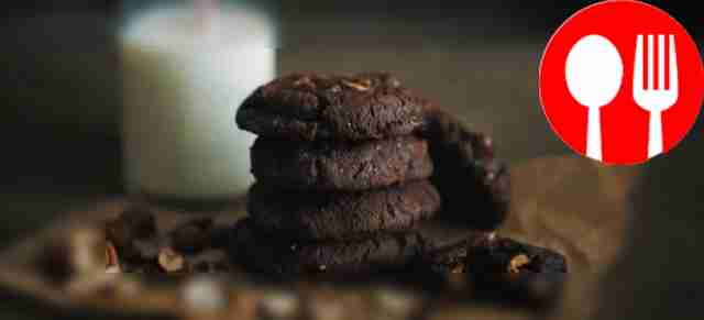 Шоколадное печенье с орехами